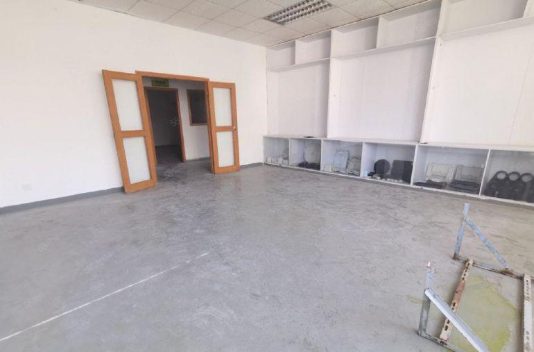 龙岗龙东高速路口1000平厂房出租办公仓库空地超大带装修分租