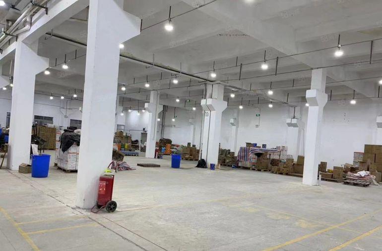 华南城新木位置一楼厂房1800平米，高度7米，租金只要23