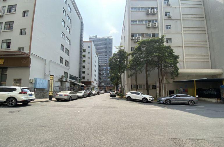 空地大无公摊层高6.5米带航车宝龙新出3000平一楼厂房出租