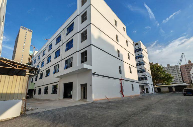 坂田电商园 一楼，楼上120平起租，定制精装修，停车免费，