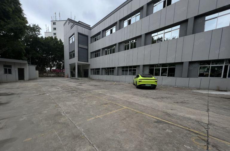 平湖辅城坳独院注塑厂房6300平方仓库出租空地大好招工翻新好