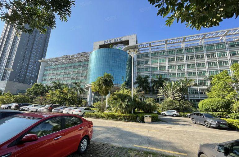 原房东！龙岗宝龙地铁口大型科技园8万平方带红本厂房出租可分租