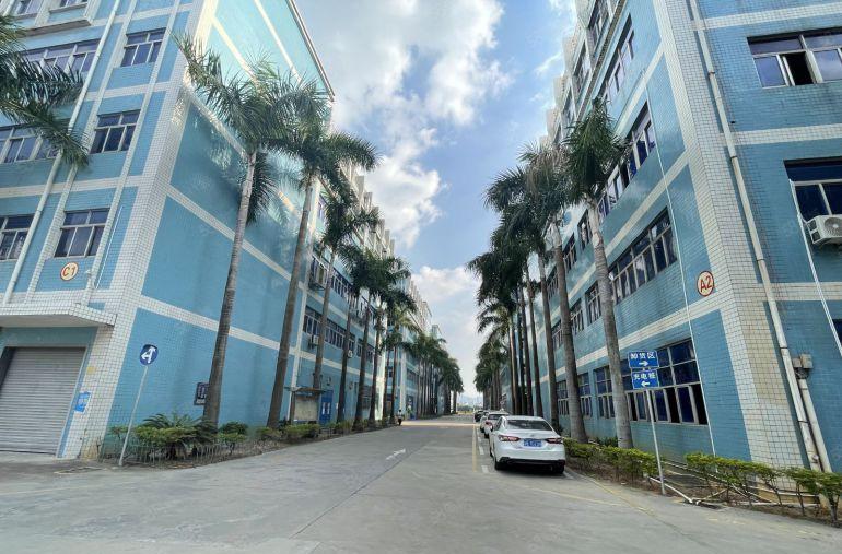 横岗六约地铁站楼上1000平方带精装修办公室厂房仓库出租