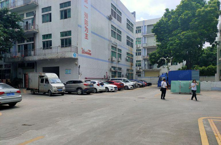 100平起分平湖华南城附近工业园区一楼2000平厂房出租空地