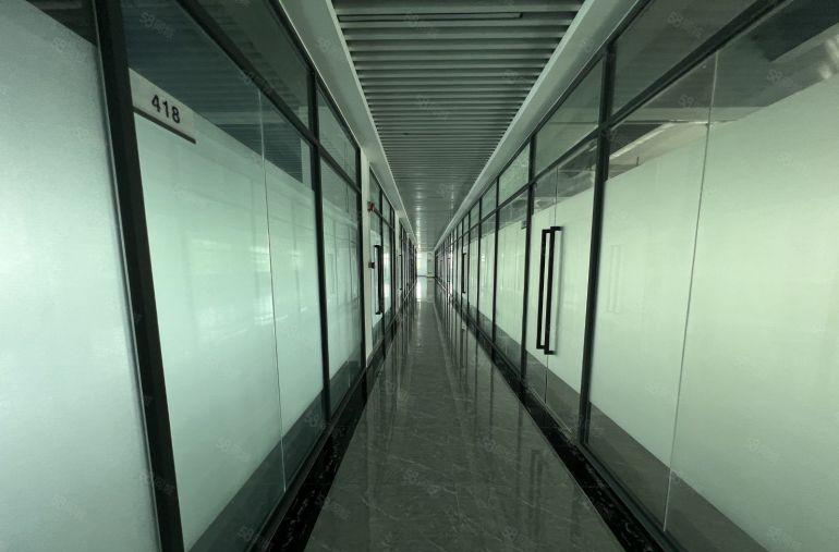 龙岗电商仓库办公室650平方厂房仓库出租带精装修配2吨货梯