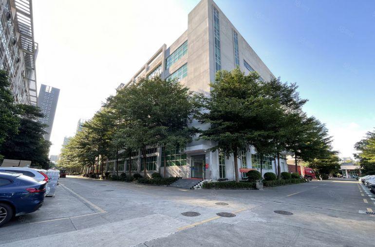 宝龙地铁口原房东园区楼上3000平方，160平方起租，合同长