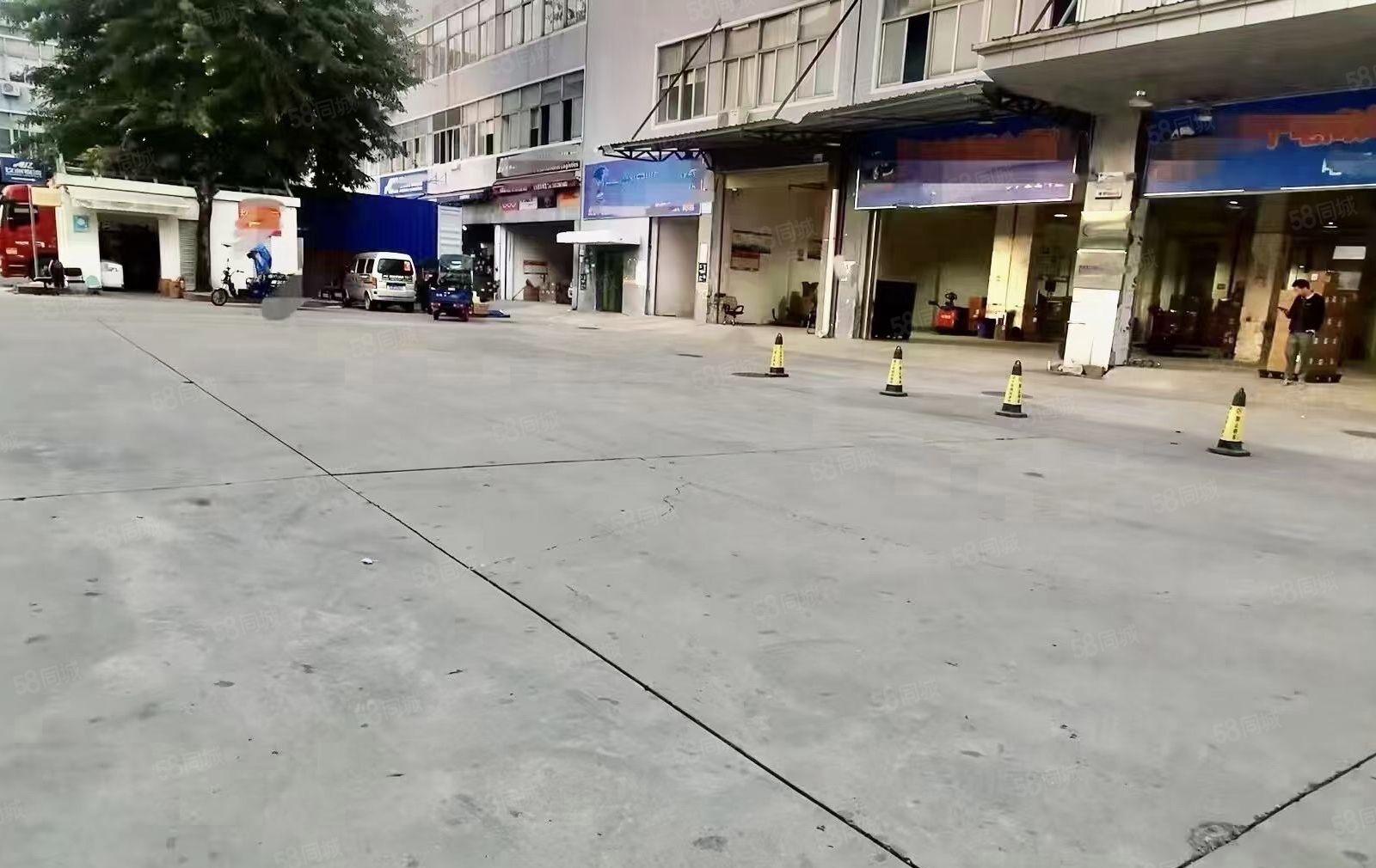 坂田华为地铁口一楼2300平可分租空地大