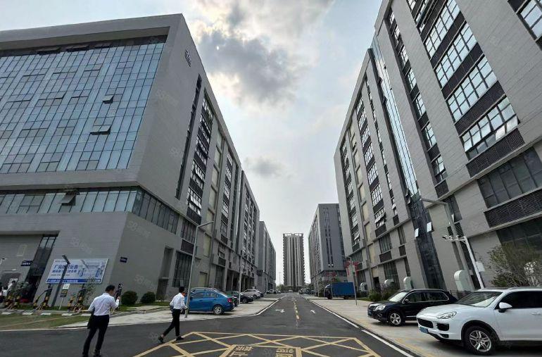 平湖辅城坳独门独院厂房一楼仓库2000平出租带牛角