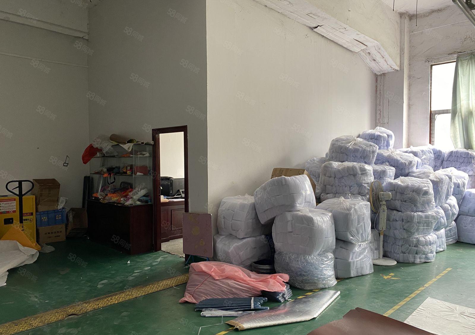 横岗荷坳地铁站一公里一楼400平方高六米院子大厂房出租