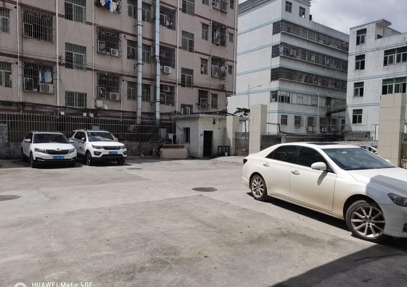 横岗高速出口一楼1300平方，二楼700平方