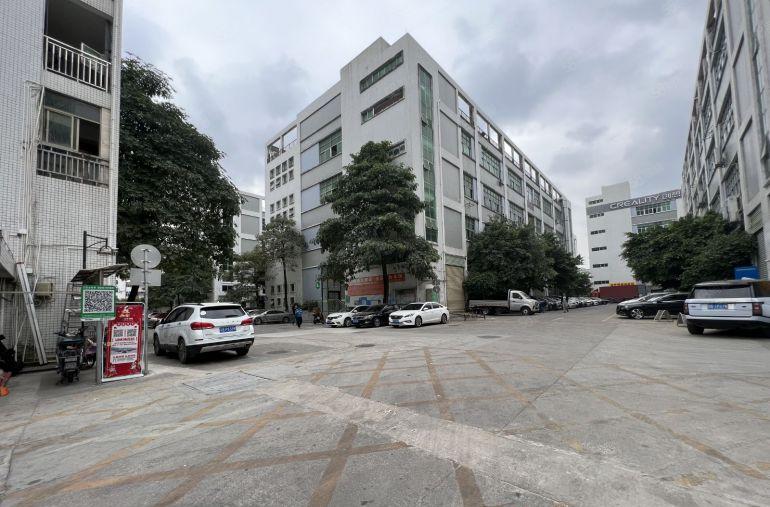 平湖华南城原房东二楼厂房1800平出租带精装修卸货平台免佣金