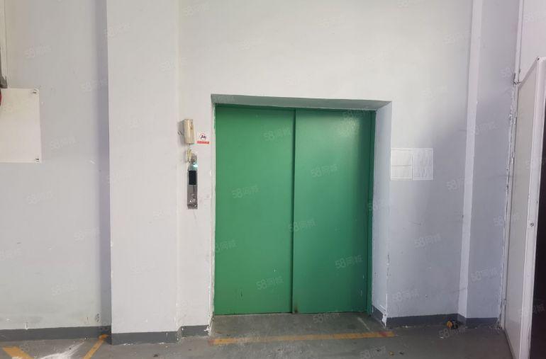 永湖地铁站原房东3280平厂房，层高6米，带精装修办公室！