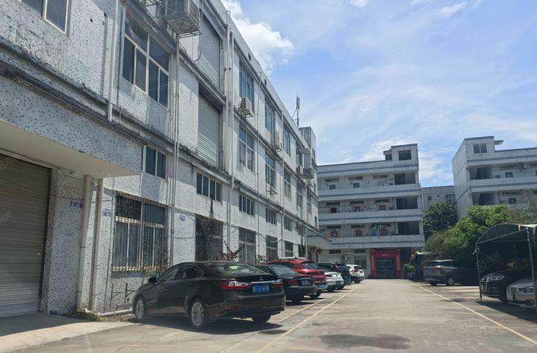 龙岗坪地原房东1楼和2楼标准厂房2800平带现成办公室出租