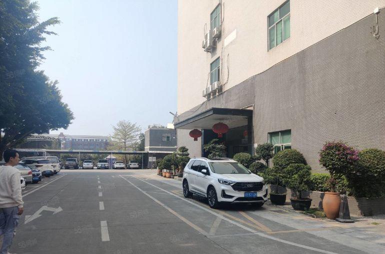 特价出租 坂田原房东红本厂房1900平出租，可分租带现成水电