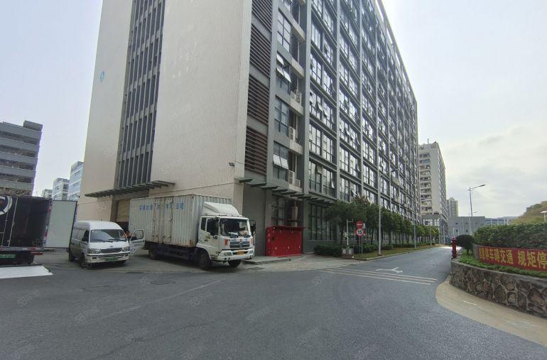 龙岗宝龙比亚迪旁原房东大型科技园3000平精装修红本厂房出租