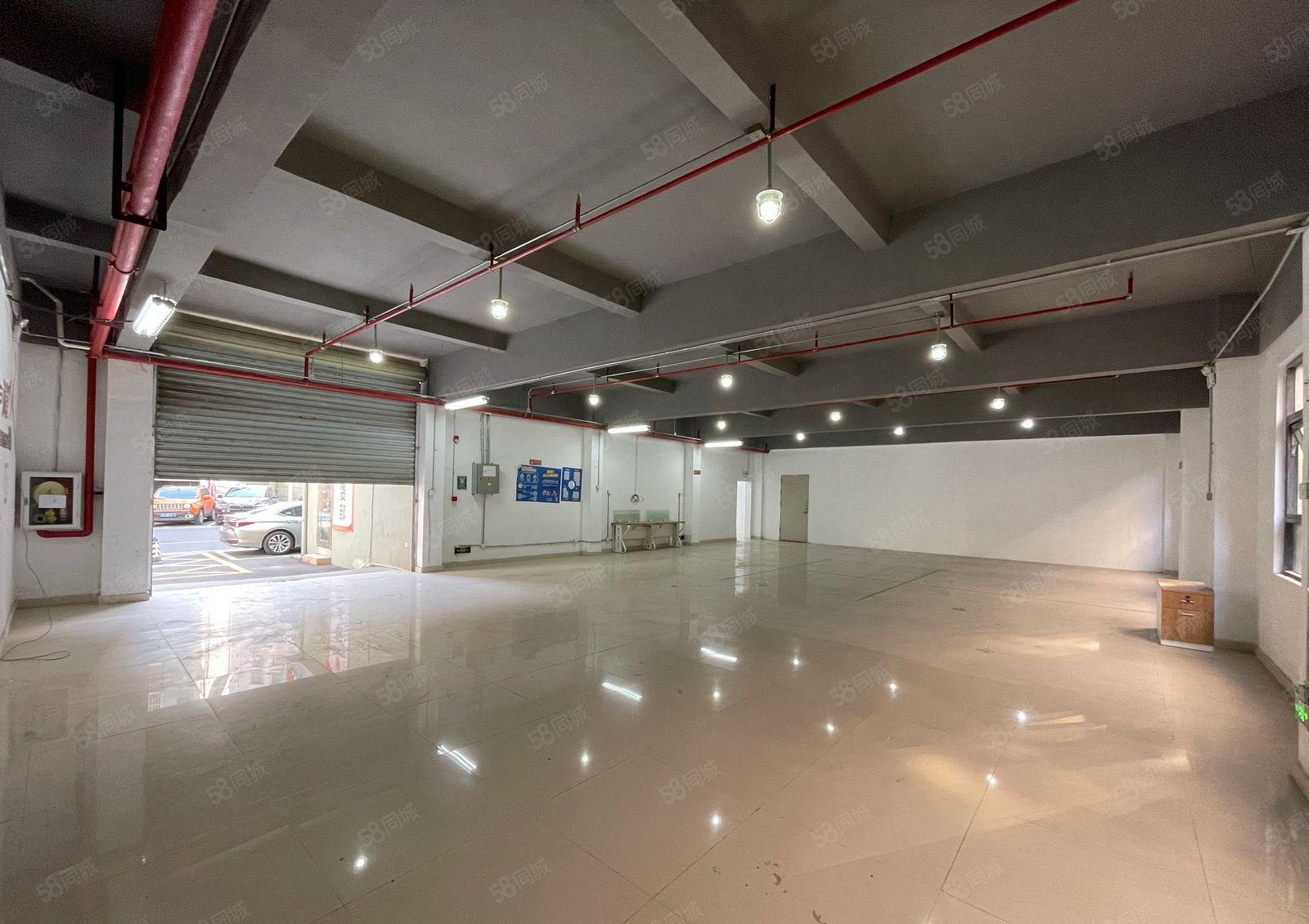 坂田地铁口办公加仓库一体600平，租场地送家私！