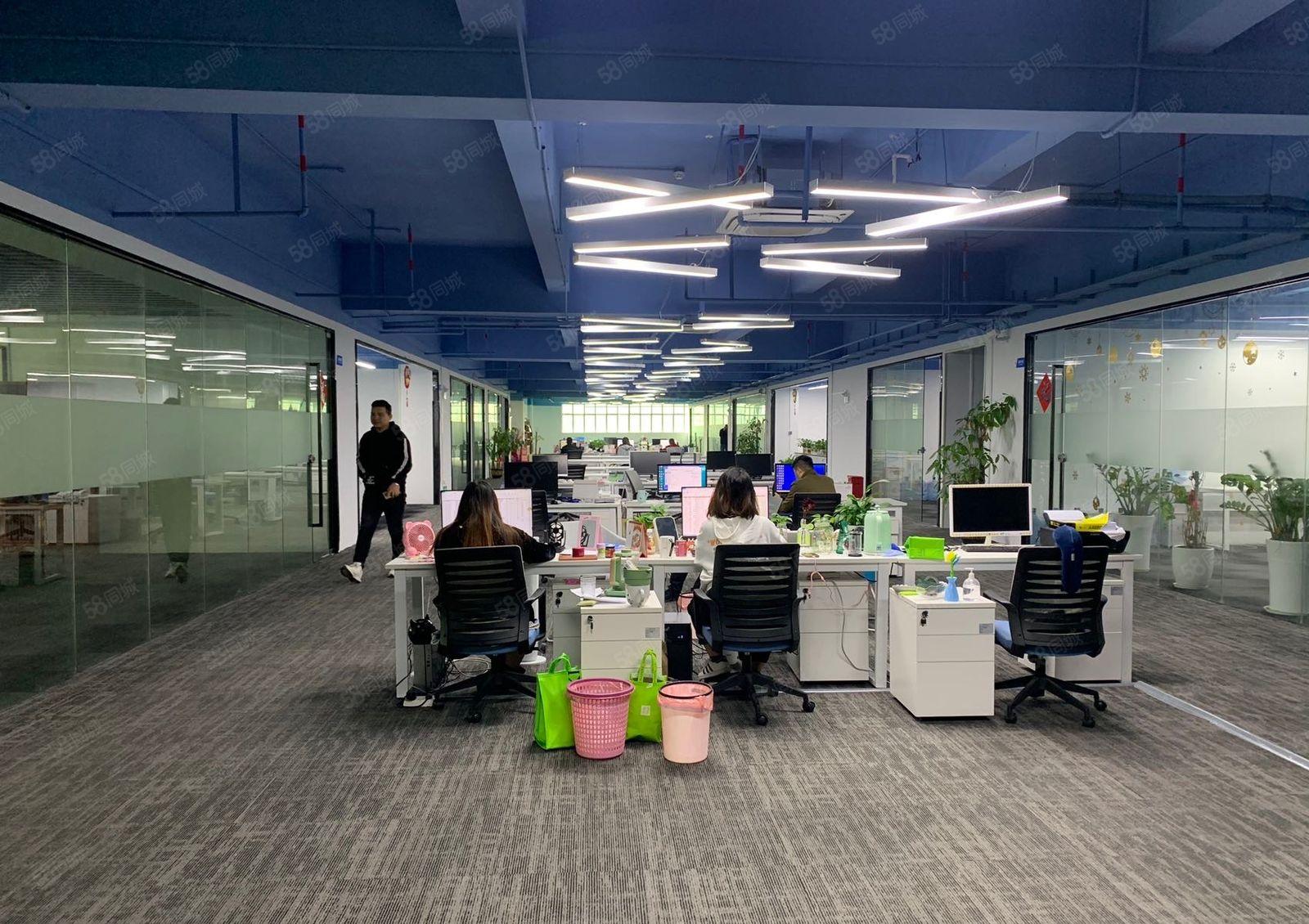 带港车码地铁口一楼2300平带卸货平台，快递物流