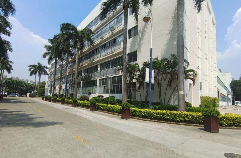 南坑楼上2000平标准厂房出租，带现成精装，500起分。