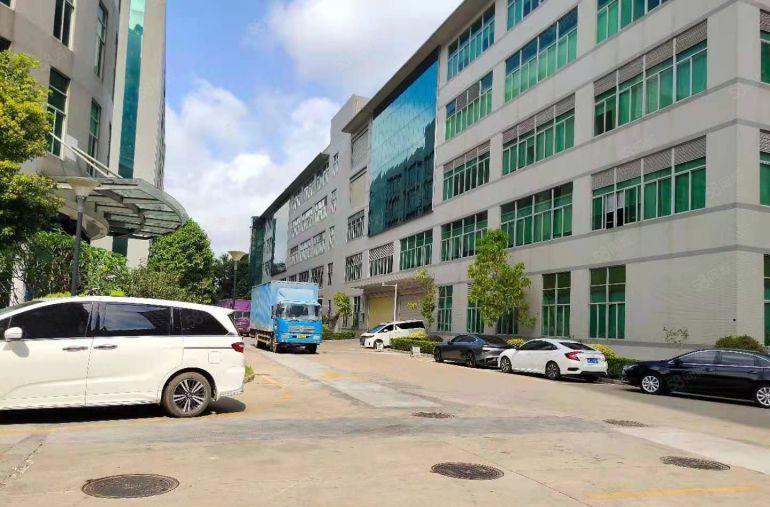 宝龙地铁口原房东科技园新出楼上整层5000平实际面积厂房出租