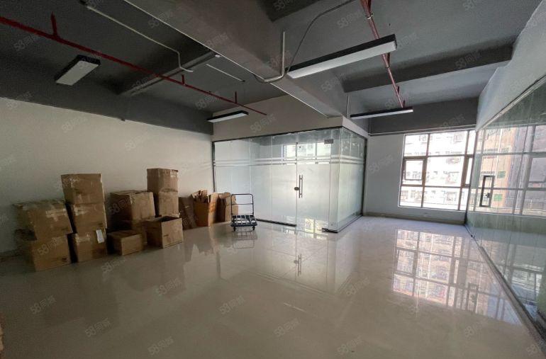 坂田北地铁站70平，165平办公室，现成装修