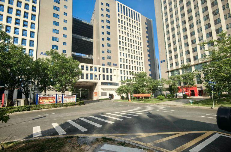 宝龙高新科技园原房东红本3楼200平方精装修办公室厂房可分租