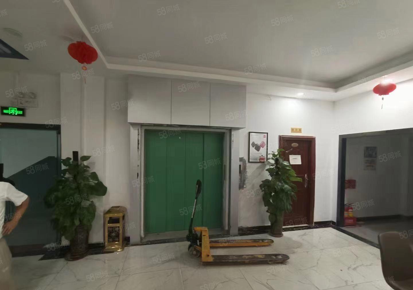 龙岗地铁口工业园楼上2000平厂房出租原房东分租办公电子仓库