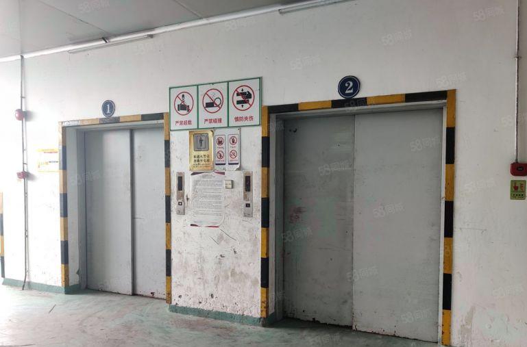 平湖辅城坳楼上1000平厂房仓库出租，带装修可分租