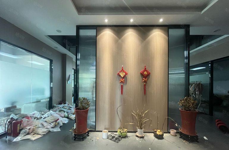 出租六约塘坑地铁口附近电商办公500平米，现成直播装修