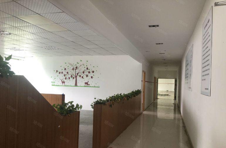 出租龙岗坂田上雪科技园星道工业园5楼厂房880平，带装修