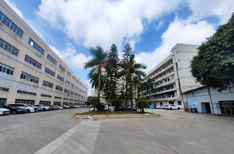 特价宝龙原房东大型科技园新空出楼上2000平方，可分租精装修