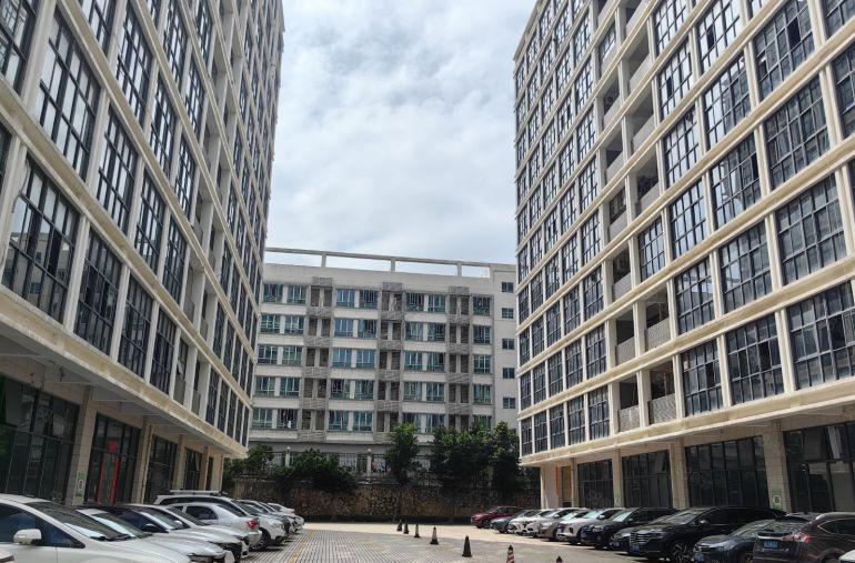 龙岗原房东大型科技园1000平方带装修前台办公室厂房仓库出租