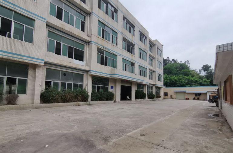 平湖富民新出二楼1680平方带现成装修厂房仓库出租交通方便