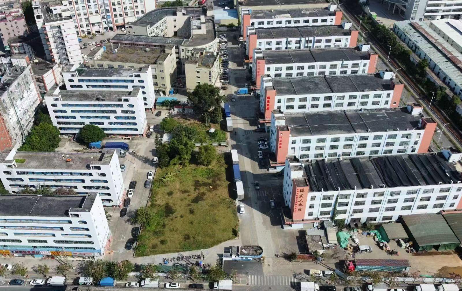 龙岗宝龙原房东红本9000平精装修独栋厂房出租，形象好空地大