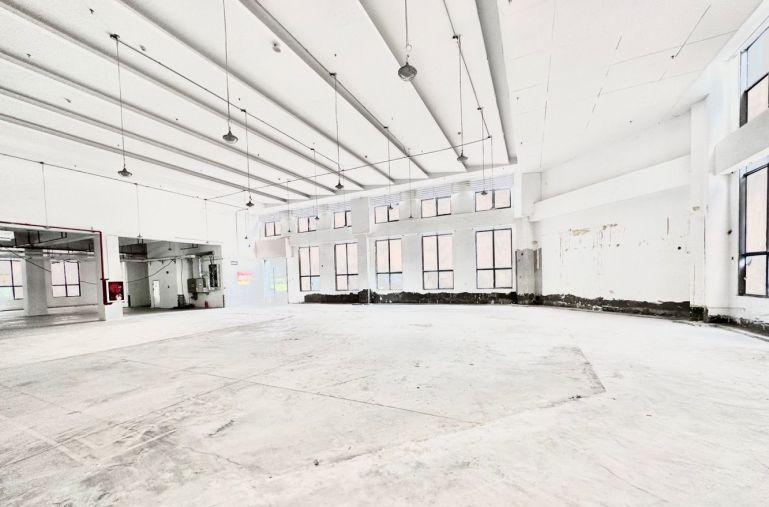 横岗汽车产业园一楼2200平现成装修4S店展厅办公室厂房出租