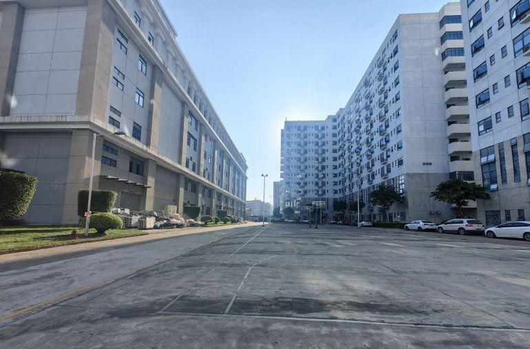 龙岗宝龙原房东高新产业园楼上3000平带装修办公仓库厂房出租