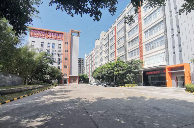 龙岗宝龙高新科技园原房东红本3楼2000平方带装修大小可分租