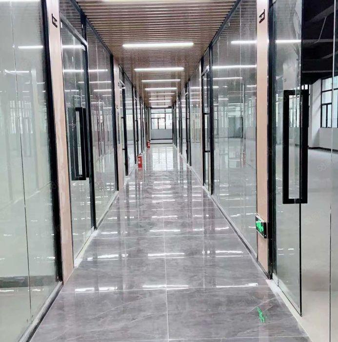 地铁口甲级写字楼出租70平105平185格局有红本租金可补贴