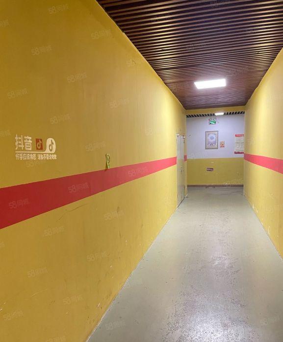 坂田科技城学校旁，楼上厂房，仓库出租