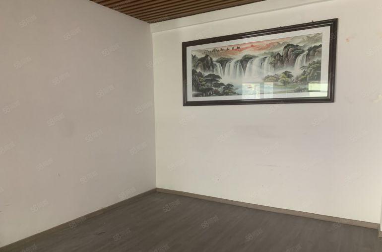 龙岗中心城新出2楼精装修1000平厂房仓库出租带现成水电可分