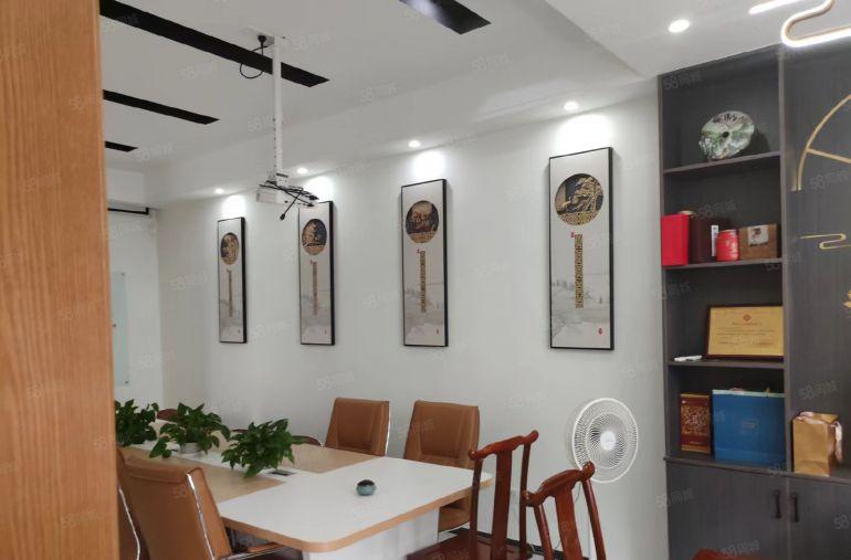 坂田地铁口235平精美装修办公室送办公家具31格局可做仓库