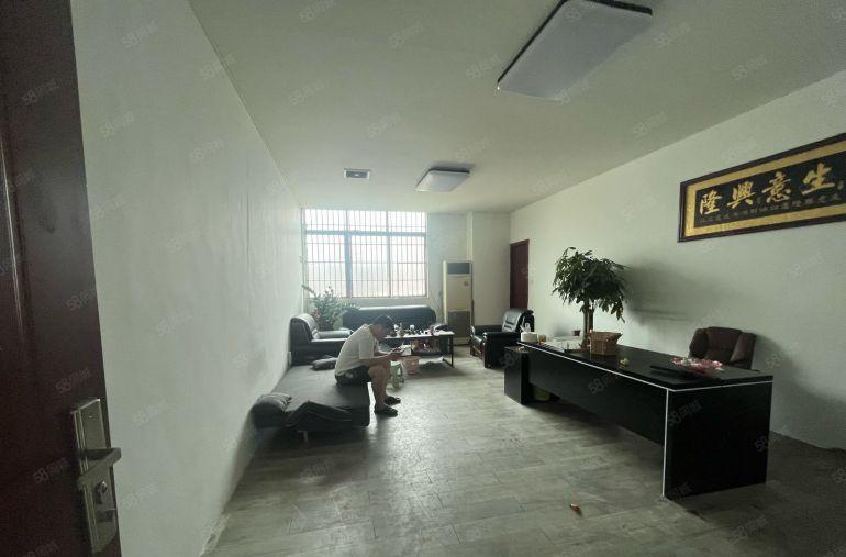 横岗六约珠宝厂出租400平，环保塔，水电齐全 租金22元起