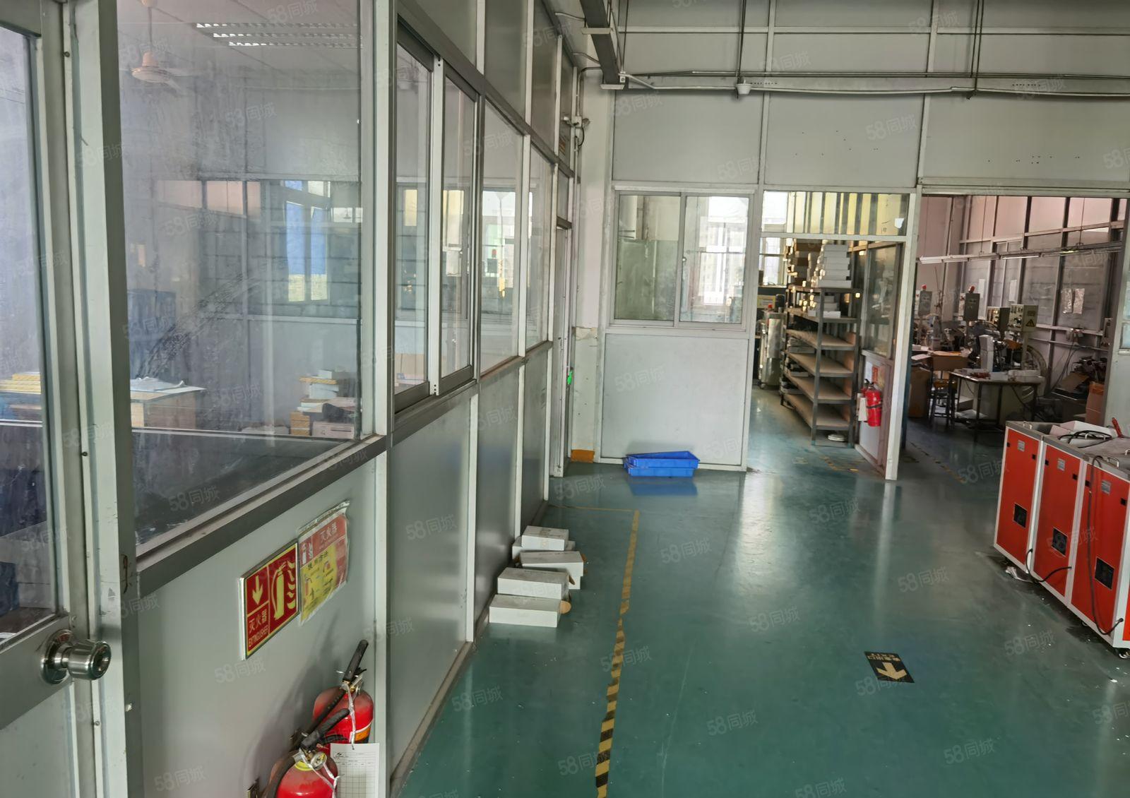 龙岗南联地铁站附近工业园楼上精装修办公室厂房550平出租