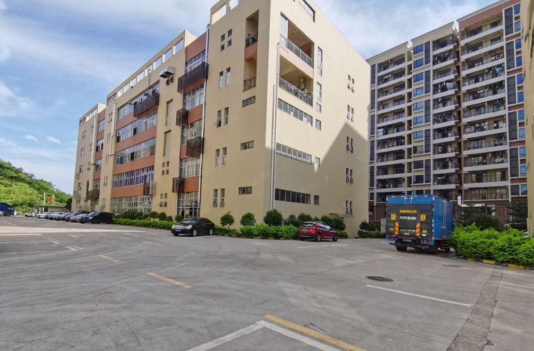 龙岗横岗六约原房东独栋5200平厂房仓库出租，带精装办公室。