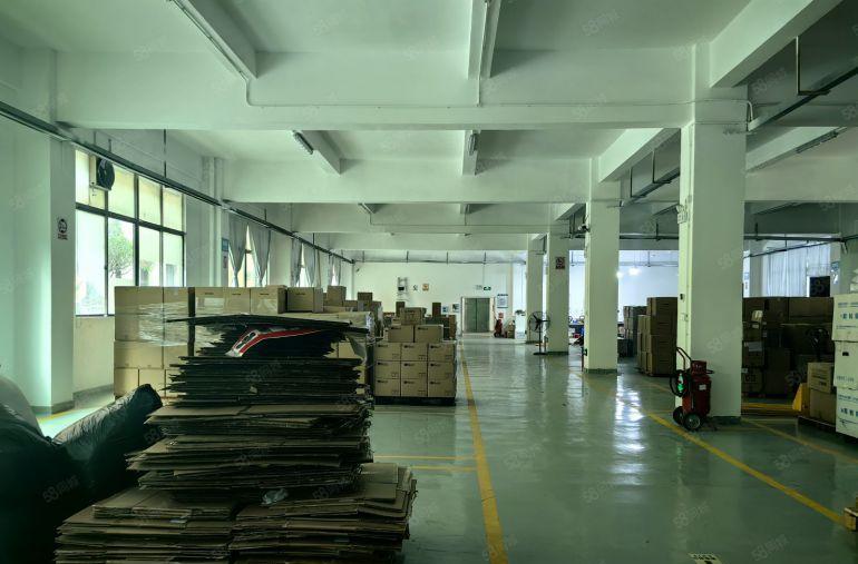 横岗六约地铁口附近电商园一楼500平方厂房仓库出租大小可分租