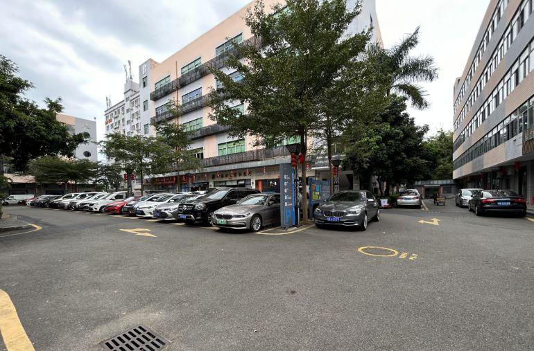 龙岗坂田杨美地铁口电商园楼上300平带3间办公室厂房出租