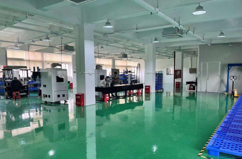 宝龙科技城，一房东红本厂房仓库出租，带卸货平台，空地超大