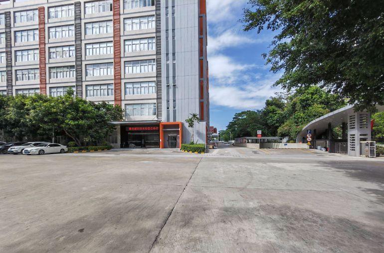 龙岗宝龙原房东工业园新出楼上整层2000平带装修红本厂房出租