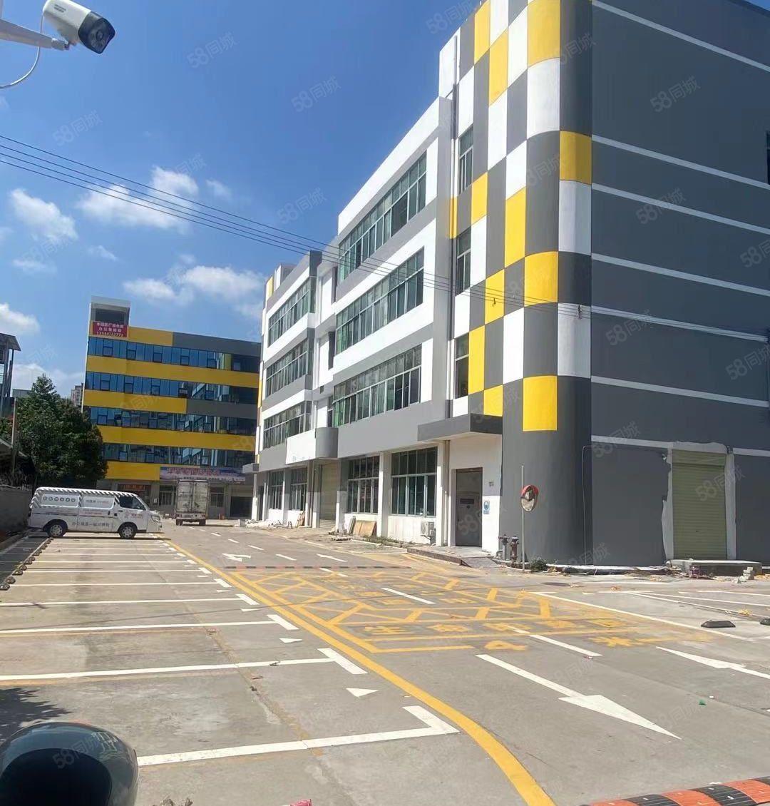 平湖禾花地铁站口新出每层1600平方带装修厂房招租