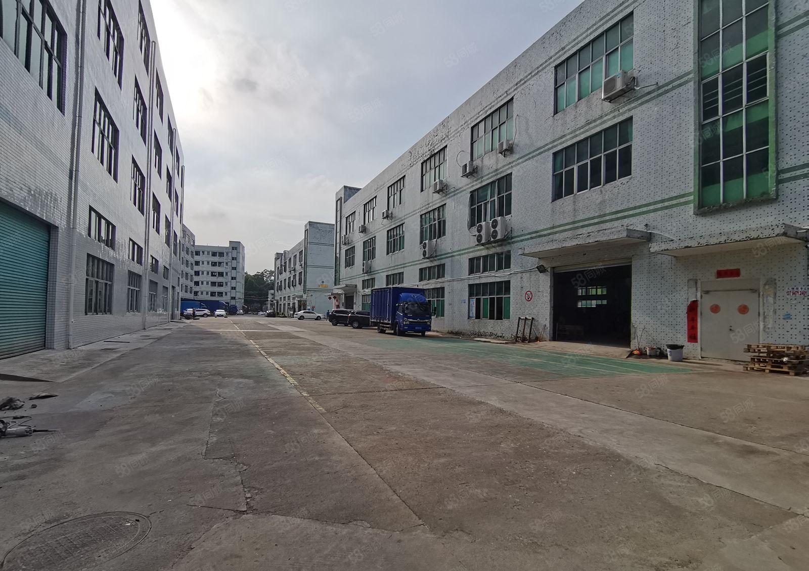 平湖辅城坳工业区一二楼3500平方厂房出租500平方起分租