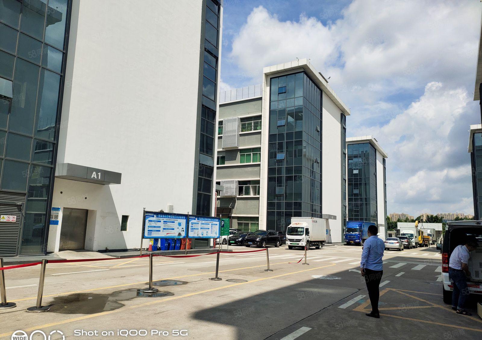 龙岗坂田上雪科技新园出楼上1000平米可分租报价26元一平